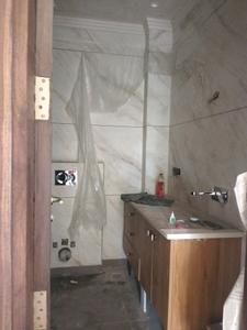 Common Bathroom Image of 2250 Sq.ft 4 BHK Builder Floor for rent in Paschim Vihar New Delhi for Rs. 100000