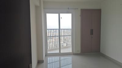 Bedroom Image of 1575 Sq.ft 3 BHK Apartment / Flat for sale in Amrapali Heartbeat City IV, Sector 107 Noida for Rs. 16500000