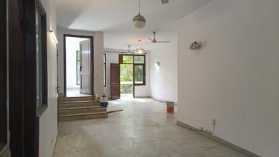 Living Room Image of 2000 Sq.ft 3 BHK Builder Floor for rent in Kalkaji New Delhi for Rs. 80000