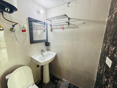 Bathroom Image of 1010 Sq.ft 2 BHK Apartment / Flat for sale in Migsun Twiinz, Eta II Greater Noida for Rs. 7600000