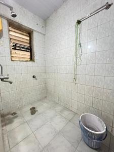 Bathroom Image of 1000 Sq.ft 3 BHK Apartment / Flat for sale in Andheri West Mumbai for Rs. 35500000