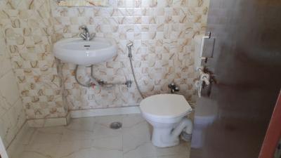 Image of 1700 Sq.ft 3 BHK Apartment / Flat for rent in CGHS The Shabad, Sector 13 Dwarka, New Delhi for Rs. 43000