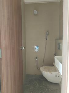 Common Bathroom Image of 520 Sq.ft 1 BHK Apartment / Flat for sale in Kandivali West Mumbai for Rs. 12500000