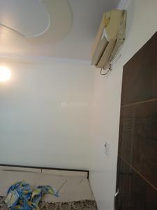Bedroom Image of 1300 Sq.ft 4 BHK Builder Floor for rent in Dilshad Garden New Delhi for Rs. 36000
