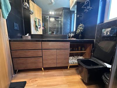 Bathroom Image of 1600 Sq.ft 3 BHK Apartment / Flat for sale in Nehru Apartments, Kalkaji New Delhi for Rs. 45000000