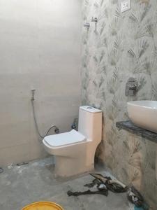 Common Bathroom Image of 650 Sq.ft 2 BHK Builder Floor for sale in Mayur Vihar Phase 1 New Delhi for Rs. 6500000