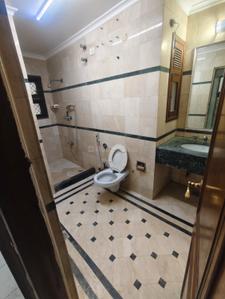 Bathroom Image of 1100 Sq.ft 2 BHK Apartment / Flat for rent in DDA RWA Munirka DDA Flats, Vasant Vihar New Delhi for Rs. 50000