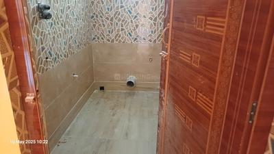 Bathroom Image of 1000 Sq.ft 2 BHK Apartment / Flat for rent in Keshtopur Kolkata for Rs. 13000