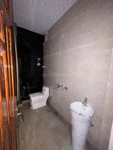 Bathroom Image of 1880 Sq.ft 3 BHK Apartment / Flat for rent in Msx Golf Gardenia, Alpha II Greater Noida for Rs. 40000