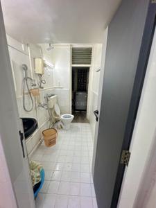 Bathroom Image of 905 Sq.ft 2 BHK Apartment / Flat for rent in Santacruz East Mumbai for Rs. 75000
