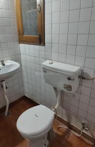 Bathroom Image of 2350 Sq.ft 4 BHK Apartment / Flat for sale in DDA SFS, Sarita Vihar New Delhi for Rs. 35200000