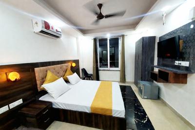 Image of Cloud Nine Rooms in DLF Phase 3, Gurgaon