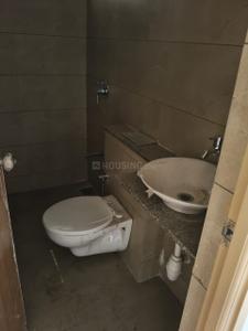 Bathroom Image of 1175 Sq.ft 3 BHK Apartment / Flat for rent in Zaveri Greens, Ghuma Ahmedabad for Rs. 24000