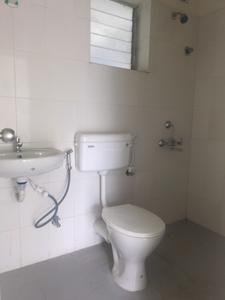 Common Bathroom Image of 900 Sq.ft 3 BHK Apartment / Flat for sale in Shapoorji, New Town Kolkata for Rs. 5900000