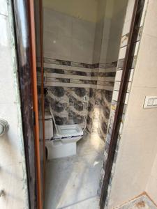 Bathroom Image of 950 Sq.ft 2 BHK Builder Floor for rent in New Ashok Nagar New Delhi for Rs. 16000
