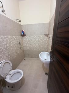 Bathroom Image of 1000 Sq.ft 2 BHK Builder Floor for rent in Bajwa Sunny Heights, Kharar Mohali for Rs. 20000