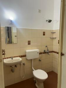 Bathroom Image of 1200 Sq.ft 3 BHK Apartment / Flat for rent in Hilife Heights, Ayyanthole Thrissur for Rs. 18500