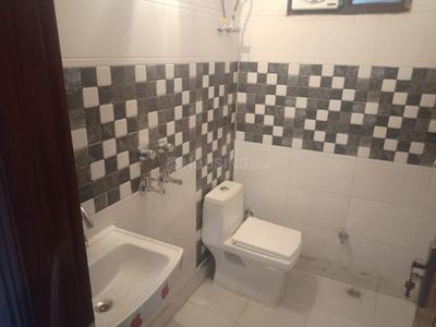Bathroom Image of 1000 Sq.ft 3 BHK Independent House for rent in Mahavir Enclave New Delhi for Rs. 25000