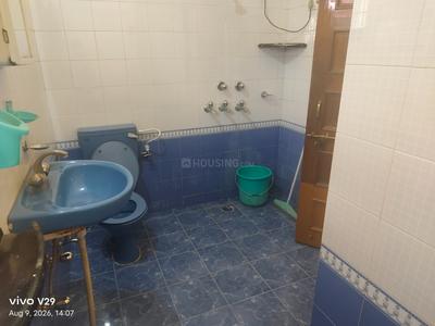 Bathroom Image of 950 Sq.ft 2 BHK Builder Floor for rent in Mohkampur Dehradun for Rs. 15000