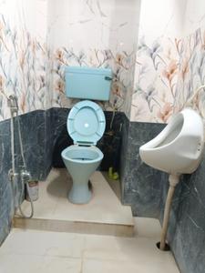 Bathroom Image of 800 Sq.ft 2 BHK Builder Floor for rent in Tollygunge Kolkata for Rs. 11800