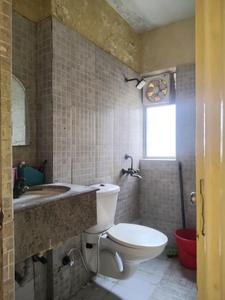 Common Bathroom Image of 924 Sq.ft 2 BHK Apartment / Flat for sale in Paras Tierea, Sector 137 Noida for Rs. 7600000