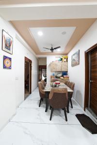 Hall Image of 1917 Sq.ft 3 BHK Apartment / Flat for sale in Maninagar Ahmedabad for Rs. 13500000