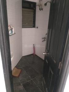 Bathroom Image of 914 Sq.ft 2 BHK Apartment / Flat for rent in Lalani Meadow Park, Jogeshwari West Mumbai for Rs. 58000