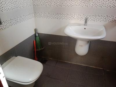 Bathroom Image of 3600 Sq.ft 5 BHK Villa for rent in Thudiyalur Coimbatore for Rs. 65000