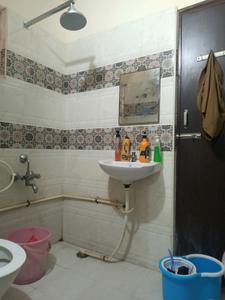 Common Bathroom Image of 715 Sq.ft 1 BHK Apartment / Flat for rent in Hebbal Bengaluru for Rs. 21000