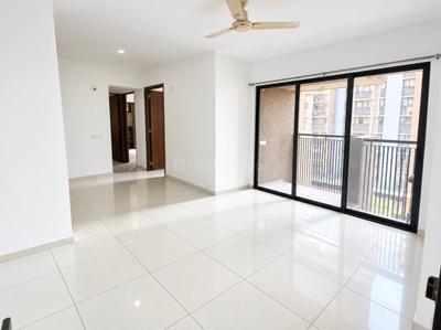 Living Room Image of 1600 Sq.ft 3 BHK Apartment / Flat for rent in Avirat Silver Brook, Shilaj Ahmedabad for Rs. 23500