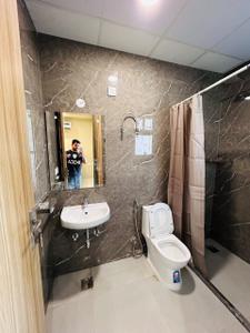 Bathroom Image of 720 Sq.ft 1 BHK Apartment / Flat for rent in  Central Paradise, Gachibowli Hyderabad for Rs. 11000