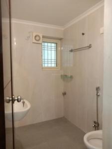 Common Bathroom Image of 1800 Sq.ft 3 BHK Apartment / Flat for sale in DDA Flats Vasant Kunj, Vasant Kunj New Delhi for Rs. 41500000