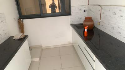 Kitchen Image of 918 Sq.ft 2 BHK Apartment / Flat for sale in Amanora Gold Towers 44 45 And 46, Hadapsar Pune for Rs. 12600000