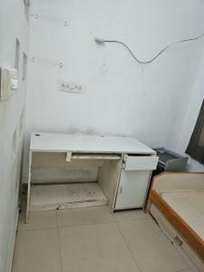 Bedroom Image of 1305 Sq.ft 3 BHK Apartment / Flat for rent in Paldi Ahmedabad for Rs. 30000