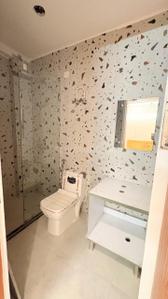 Bathroom Image of 1000 Sq.ft 1 BHK Builder Floor for rent in Sector 40 Gurgaon for Rs. 33000