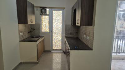 Kitchen Image of 890 Sq.ft 2 BHK Apartment / Flat for rent in Sethi Max Royal, Sector 76 Noida for Rs. 26000
