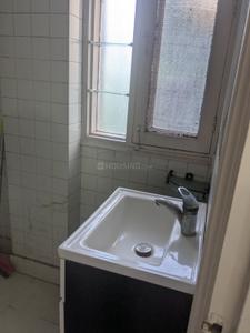 Bathroom Image of 1250 Sq.ft 2.5 BHK Apartment / Flat for rent in Mavilla Apartment, Mayur Vihar Phase 1 New Delhi for Rs. 50000