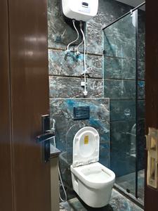 Common Bathroom Image of 2200 Sq.ft 4 BHK Builder Floor for rent in Sector 57 Gurgaon for Rs. 52000