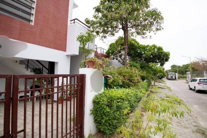 Stellar Okas Golf View Main Image 1