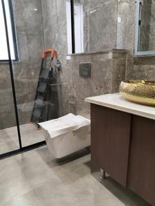 Common Bathroom Image of 1680 Sq.ft 3.5 BHK Builder Floor for sale in Smartworld Orchard, Sector 61 Gurgaon for Rs. 22500000