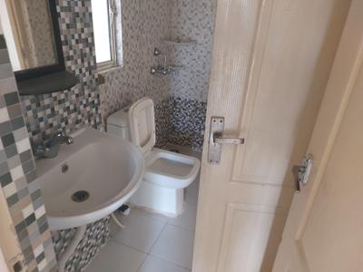 Bathroom Image of 615 Sq.ft 1 BHK Apartment / Flat for rent in Maxblis Grand Wellington, Sector 75 Noida for Rs. 25000