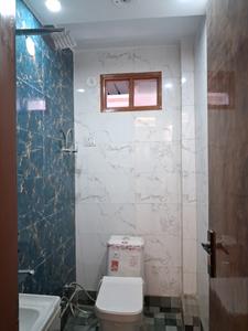Common Bathroom Image of 600 Sq.ft 2 BHK Builder Floor for rent in Dwarka Mor New Delhi for Rs. 25000
