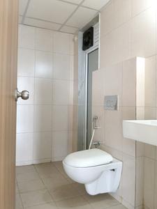 Common Bathroom Image of 1200 Sq.ft 3 BHK Apartment / Flat for rent in Godrej Emerald, Kasarvadavali Thane for Rs. 35999