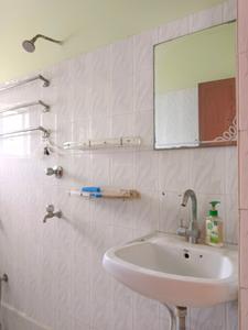 Common Bathroom One Image of 1390 Sq.ft 4 BHK Apartment / Flat for rent in Santoshpur Kolkata for Rs. 30000