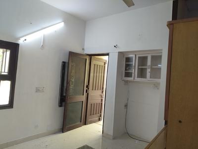 Bedroom Image of 1050 Sq.ft 2 BHK Apartment / Flat for rent in Arun Vihar, Sector 37 Noida for Rs. 35000