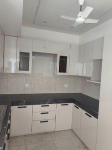 Kitchen Image of 2100 Sq.ft 3 BHK Apartment / Flat for rent in Experion Capital, Gomti Nagar Lucknow for Rs. 80000