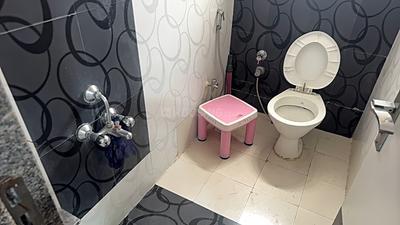 Bathroom Image of 1270 Sq.ft 2 BHK Apartment / Flat for rent in JT JT Stuti Highland, Mughal Sarai Surat for Rs. 25000