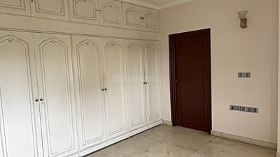 Bedroom Image of 3200 Sq.ft 3 BHK Apartment / Flat for rent in Alipore Kolkata for Rs. 200000