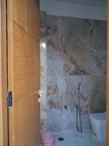 Common Bathroom Image of 1350 Sq.ft 3 BHK Apartment / Flat for sale in Avenue 1, Sector 73 Noida for Rs. 5050000