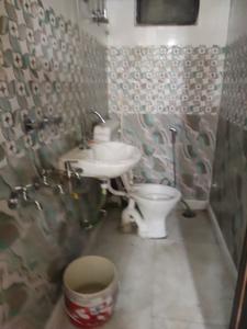 Bathroom Image of 500 Sq.ft 1 BHK Builder Floor for rent in Ramesh Nagar New Delhi for Rs. 20000